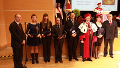 Uroczystość wręczenia Medali Primus Inter Pares w 2012 r. Laureaci Konkursu z Rektorem prof. Markiem Orkiszem, Prezesem Zarządu Fundacji p. Tadeuszem Gratkowskim oraz Przewodniczącym Rady Fundacji p. Romanem Krzystyniakiem, fot. M.Misiakiewicz