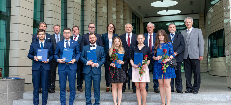 Laureaci Konkursu Primus Inter Pares w roku akad. 2019/2020 z przedstawicielami Rady Fundacji
